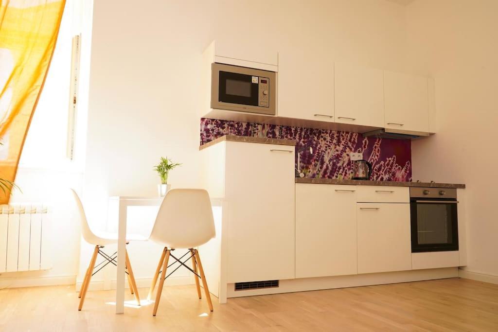 Centrally Located Gem In Apartmán *