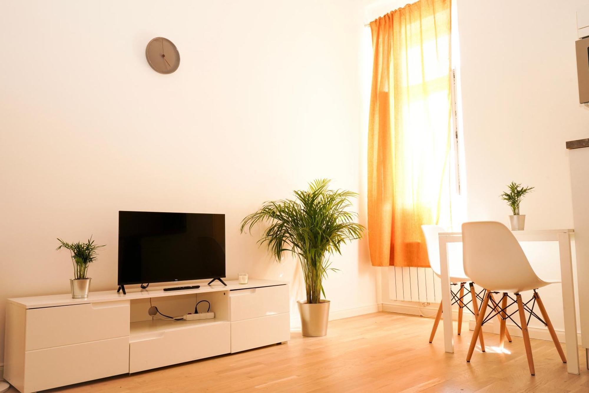 Apartmán Centrally Located Gem In *